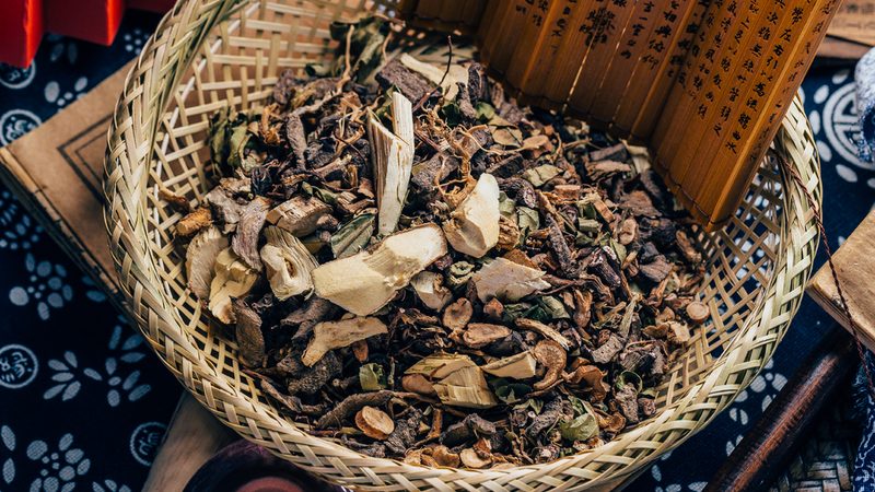 中医理疗的优势在于：