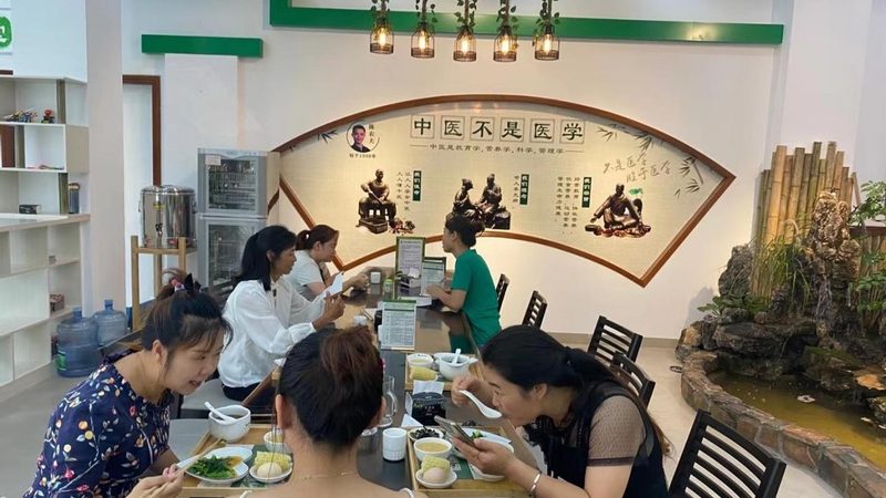小儿推拿培训课程通常包括以下内容：